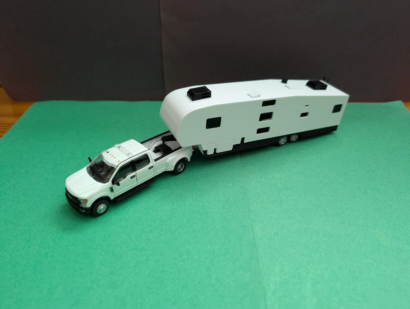 S scale 1:64 Grand Design Reflection 31MB 5th wheel camper with slide-out